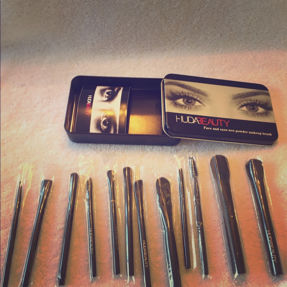 Huda beauty brushes